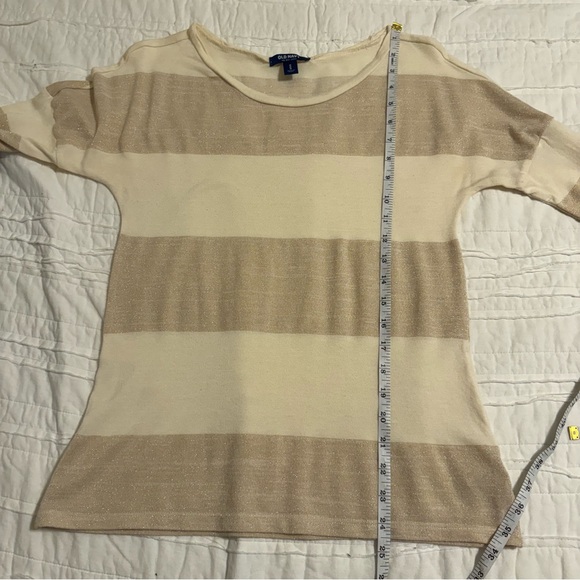 Old Navy Cream & Gold Shimmer Striped Lightweight Crew Sweater Size Medium - Picture 7 of 7